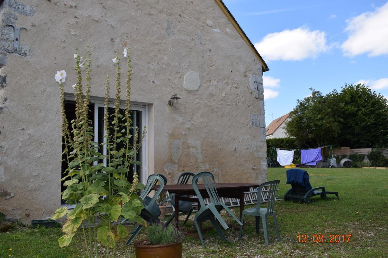 Au Calme Bed & Breakfast Houssay  Exterior photo
